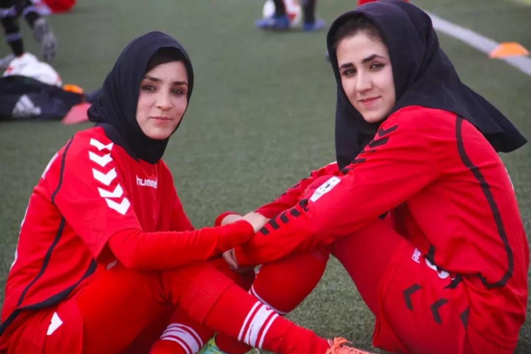 逃离德黑兰的阿富汗女人,逃离阿富汗小女孩