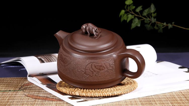 放大镜看紫砂壶有很多小黑点,紫砂壶壶嘴与壶身连接处小黑点