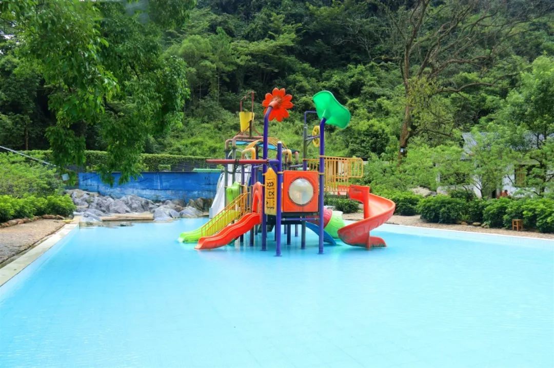 这5家海景民宿躺在床上就能看海,极有格调的纯白泳池民宿