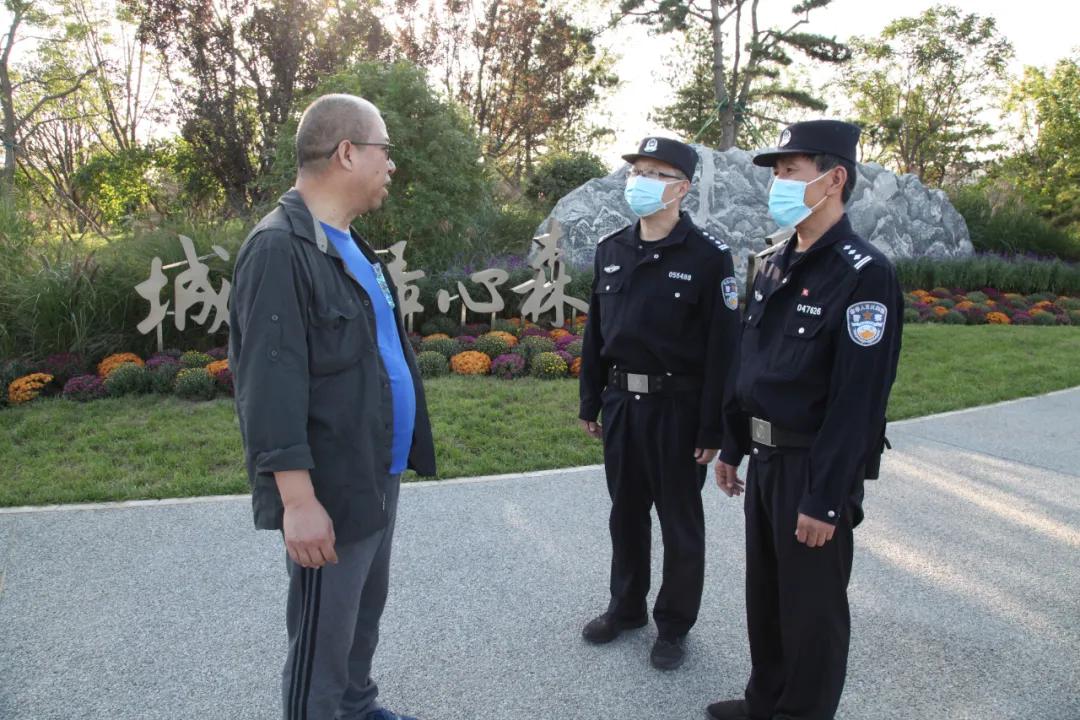民警在岗位上祝福祖国繁荣昌盛,祝福祖国的守护者平安快乐