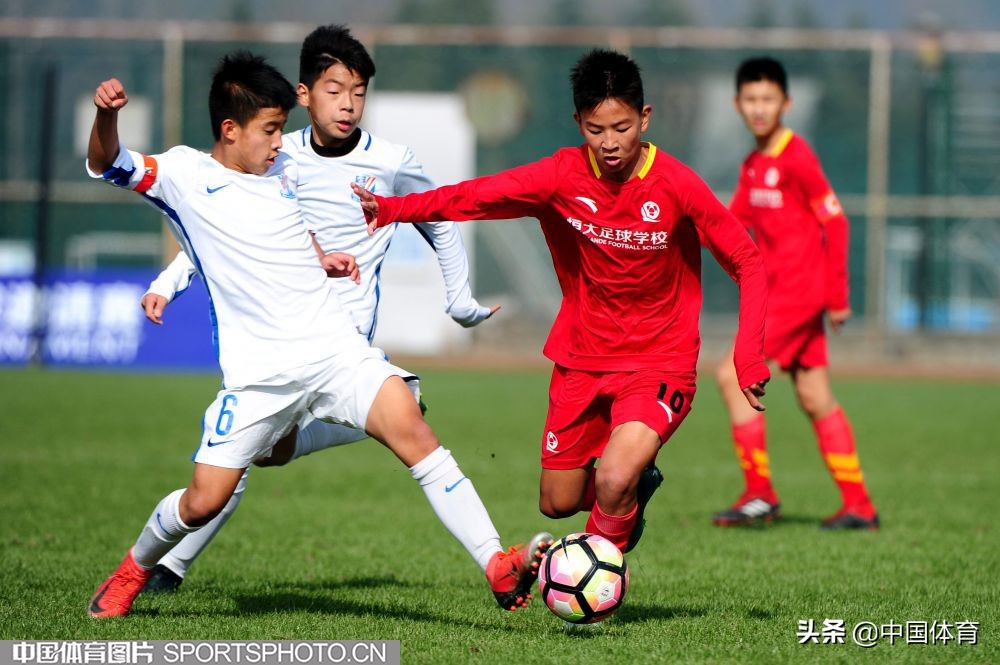 许家印为了足球奉献很多人,许家印为中国足球立下了汗马功劳