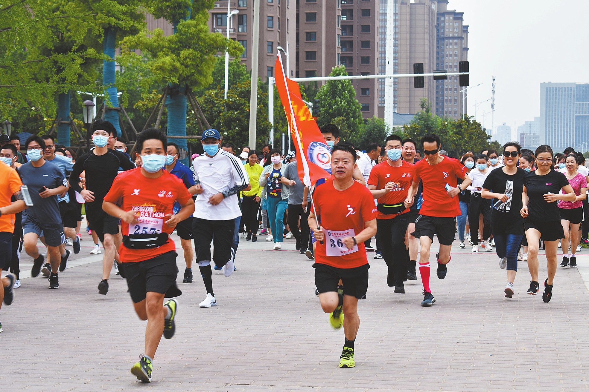 踏平坎坷成大道熬过黑暗是光明,踏平坎坷筑成大道