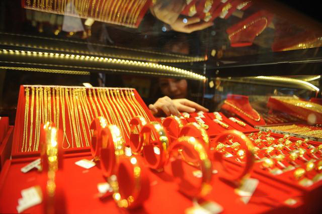 黄金大涨买什么期货,黄金大涨钱应该放在哪里