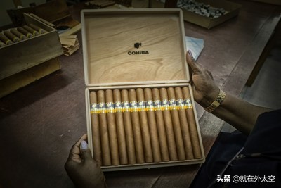 时尚生活元素,创意时尚轻奢雪茄