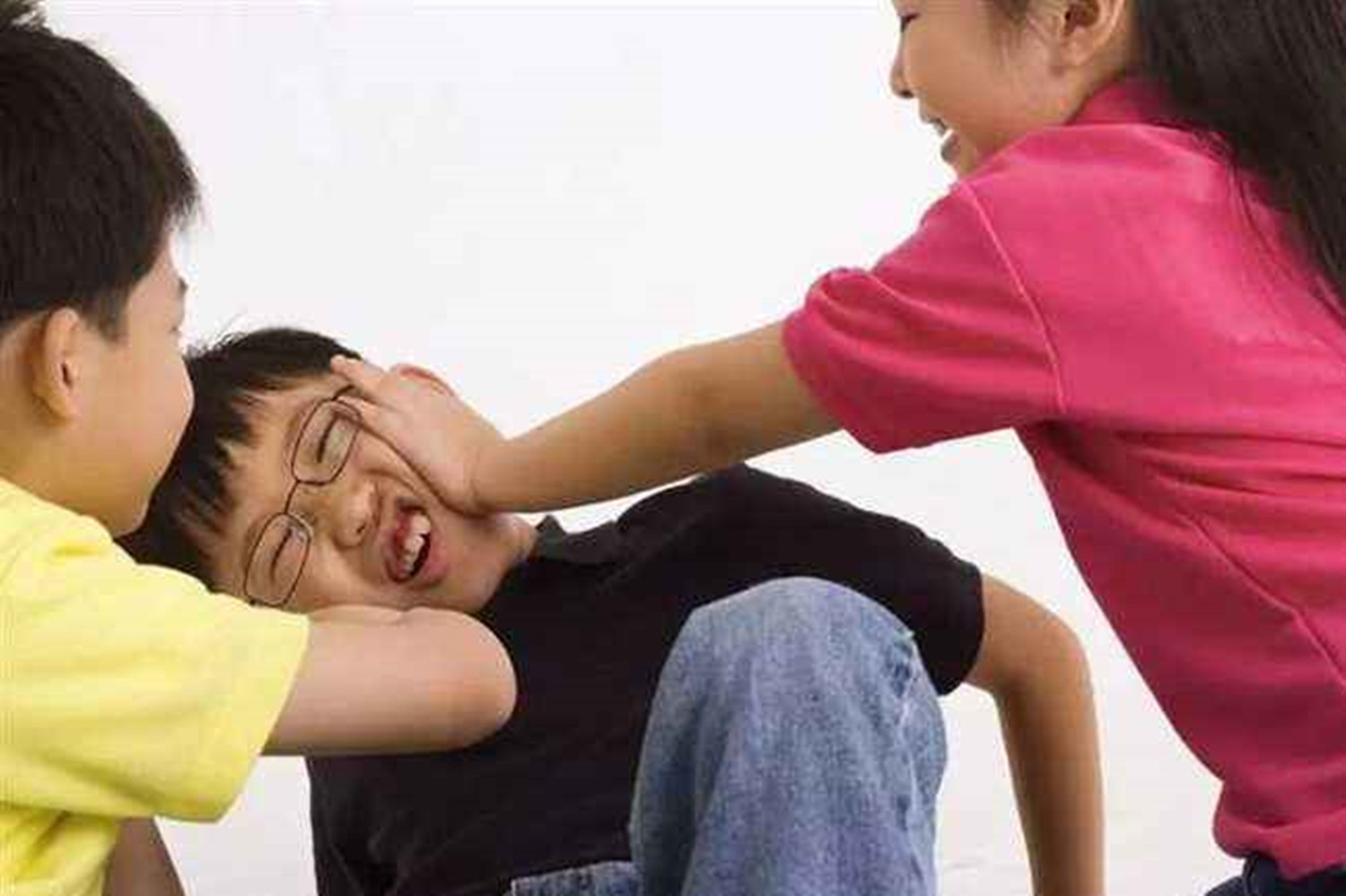 在学校被打了家长应该怎么处理,在学校被老师打怎么处罚