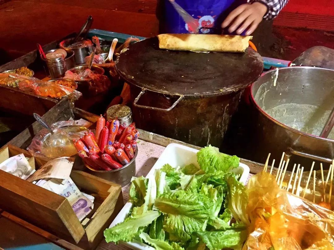 摆地摊没有一点绝活还真赚不了钱,农村摆地摊有什么致富项目