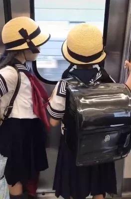 日本书包为什么卖这么贵？我们是否选择购买？