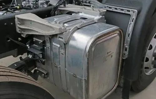 18款解放jh6500马力牵引车怎么样,解放j7对比欧曼est汕德卡旗舰高栏