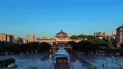 重庆周末适合读书的地方,世界读书日青年在图书馆看书