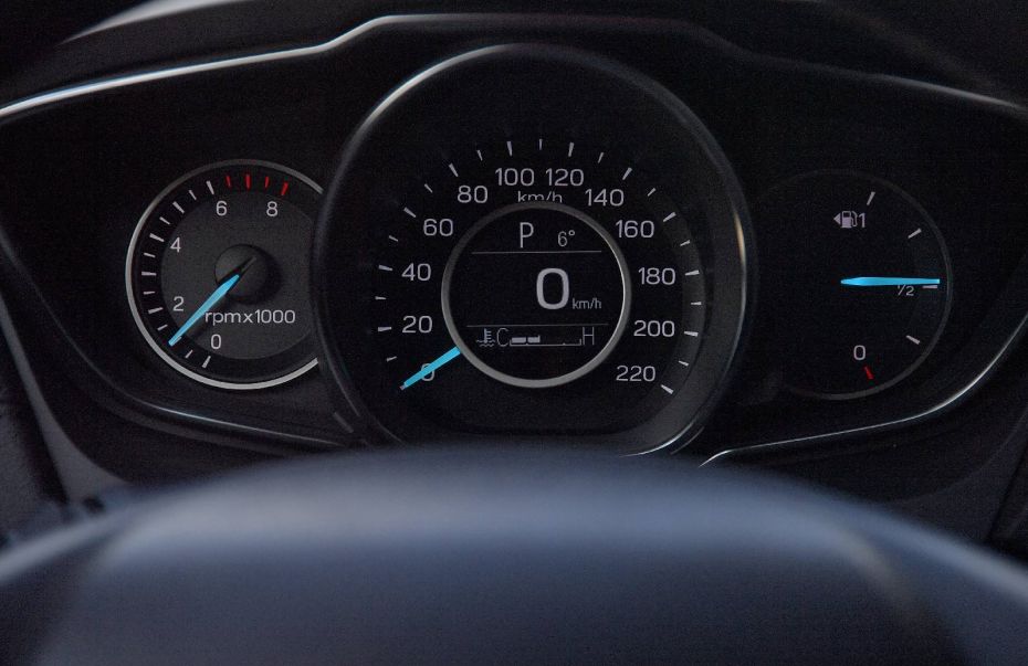 福特福睿斯和日产轩逸哪个更省油,福特福睿斯加不起油