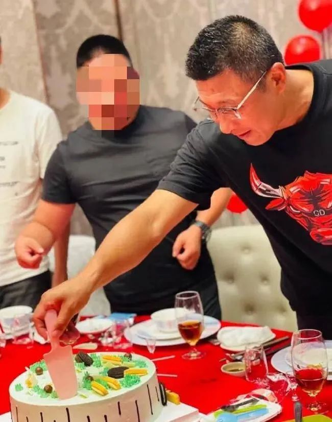 足球名宿张恩华去世流泪,足球队员张恩华是什么病去世的