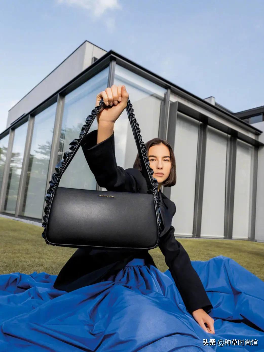 雾霾蓝和克莱因蓝哪个显白,宝蓝跟克莱因蓝哪个显白