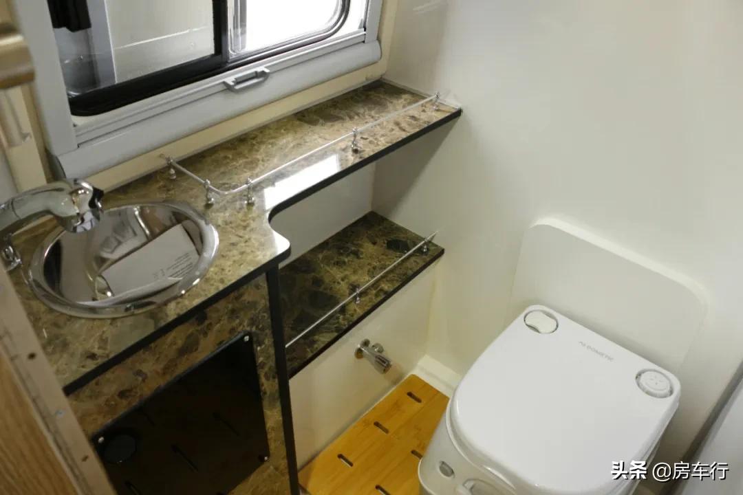 福特卫航房车2.2t柴油,福特新全顺2023款卫航房车