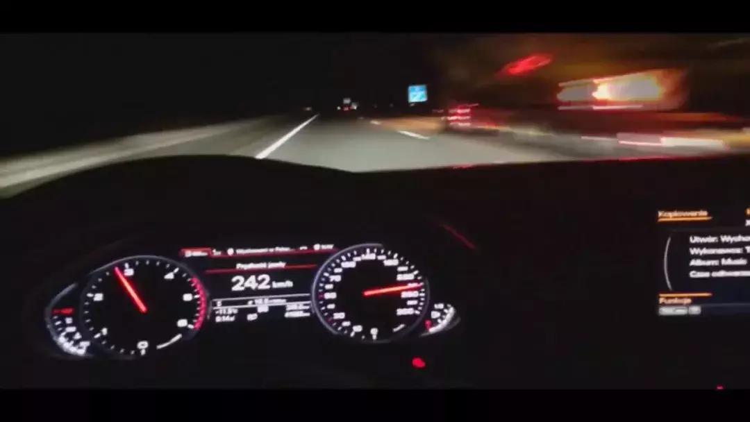 「故事」写给职场人士的身心保健方法：嚼蜂窝煤、骂男朋友、扣墙皮