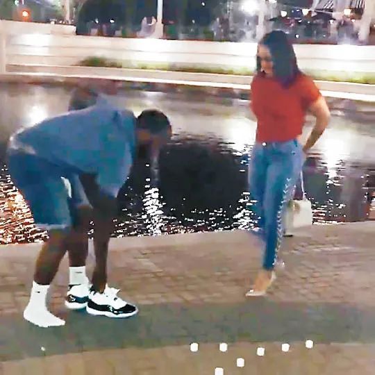 aj1白黑红高帮小芝加哥og,穿aj1ow芝加哥打篮球