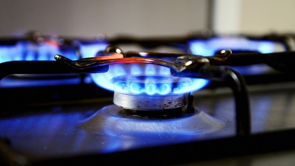 燃气灶红色火焰什么原因,老板燃气灶红色火焰怎么调蓝色