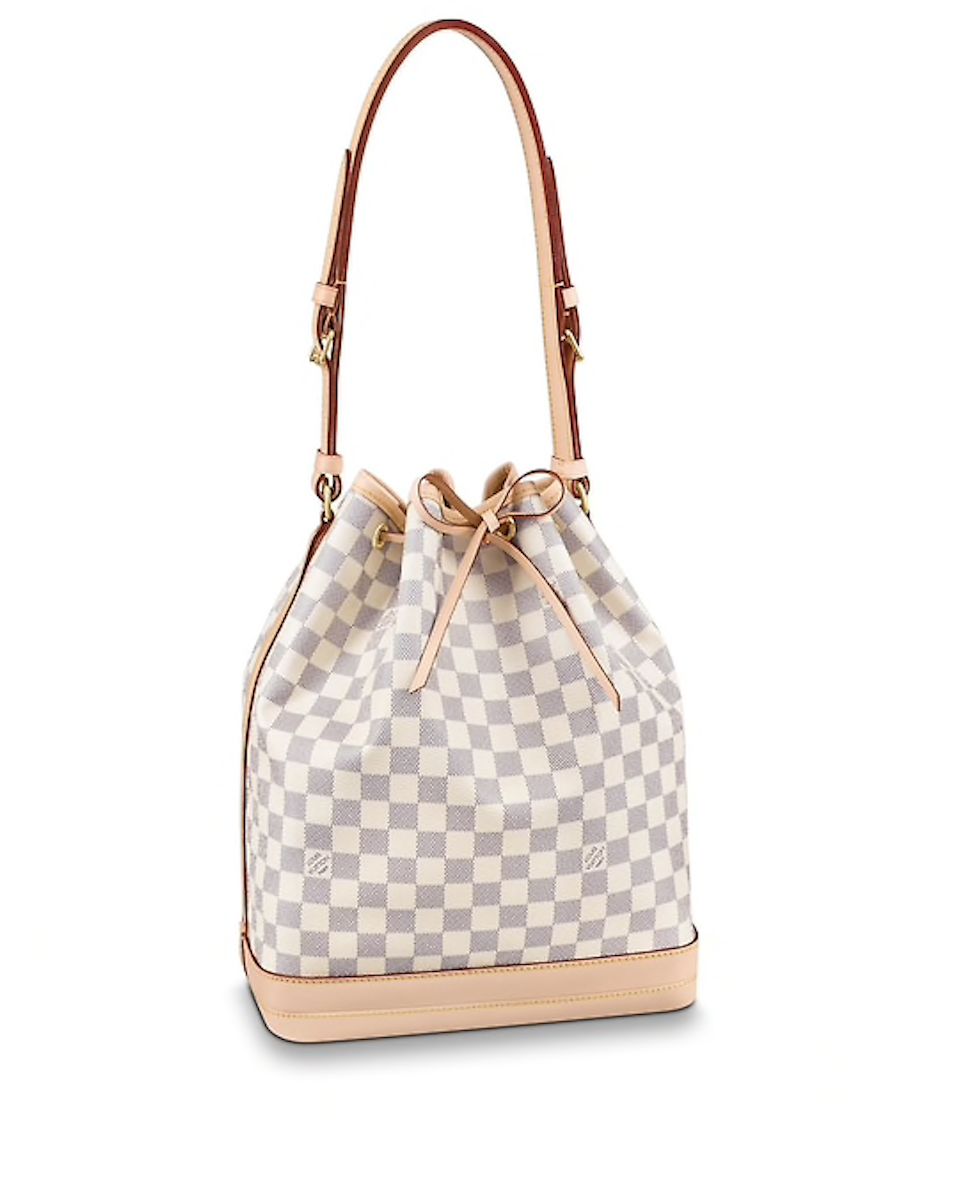 会背水桶包的人,会背奢侈品包包