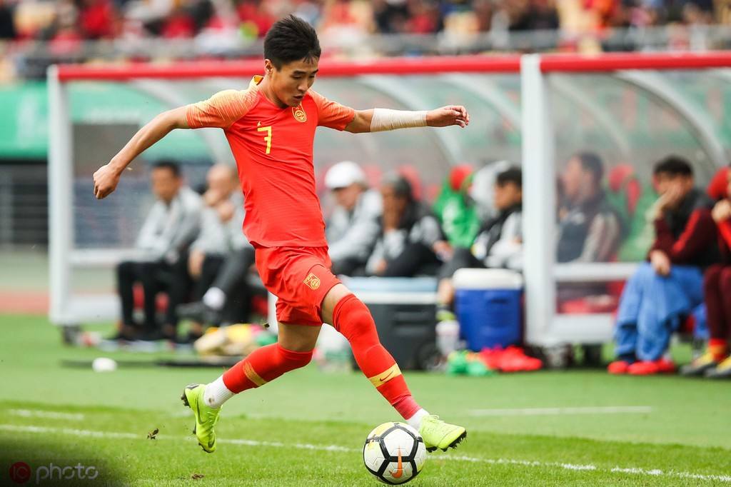 国足头像壁纸,韦世豪张玉宁亚洲杯配合