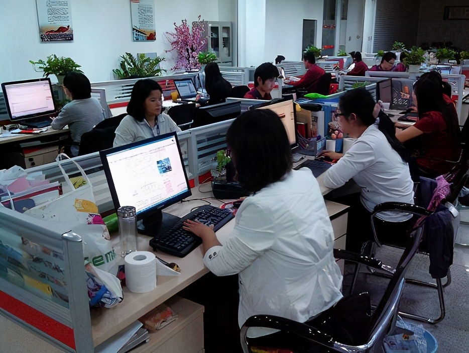 严禁家长批改作业的利弊,禁止家长批改作业教师该如何减负