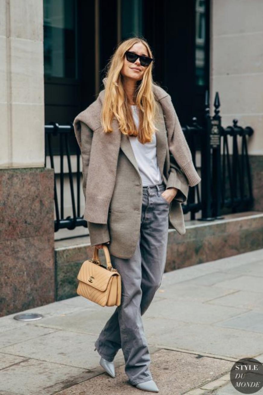 冬季显瘦裤子配靴子,现在还流行打底裤配靴子吗