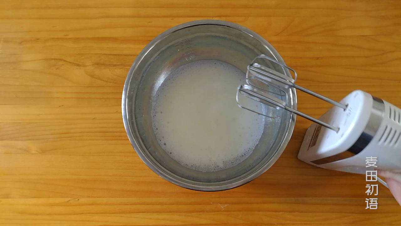 戚风蛋糕要怎么做才不会塌陷,做的戚风蛋糕底部总是凹进去