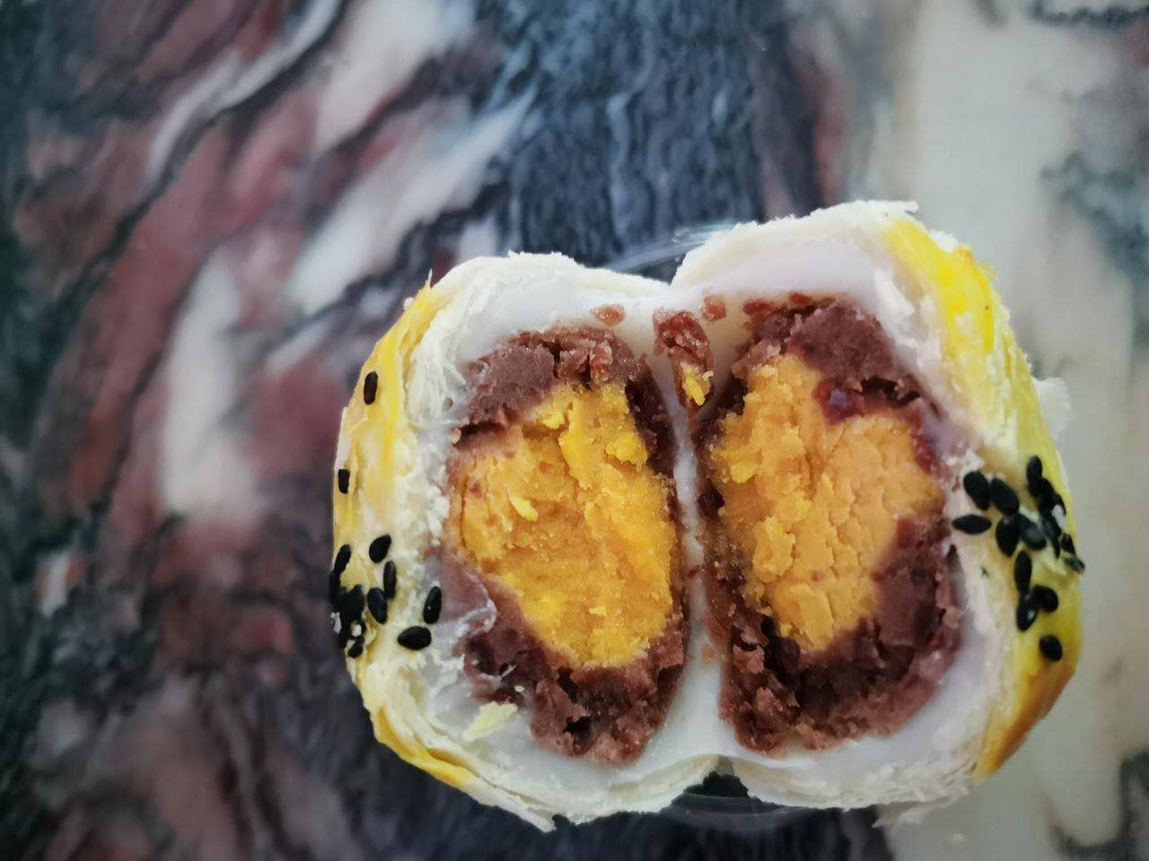 谢霆锋讲解蛋黄月饼,黑金酥蛋黄酥谢霆锋