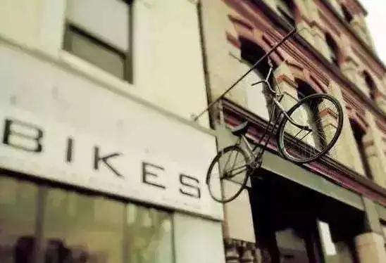 另类店铺招牌,吸引人的店铺招牌