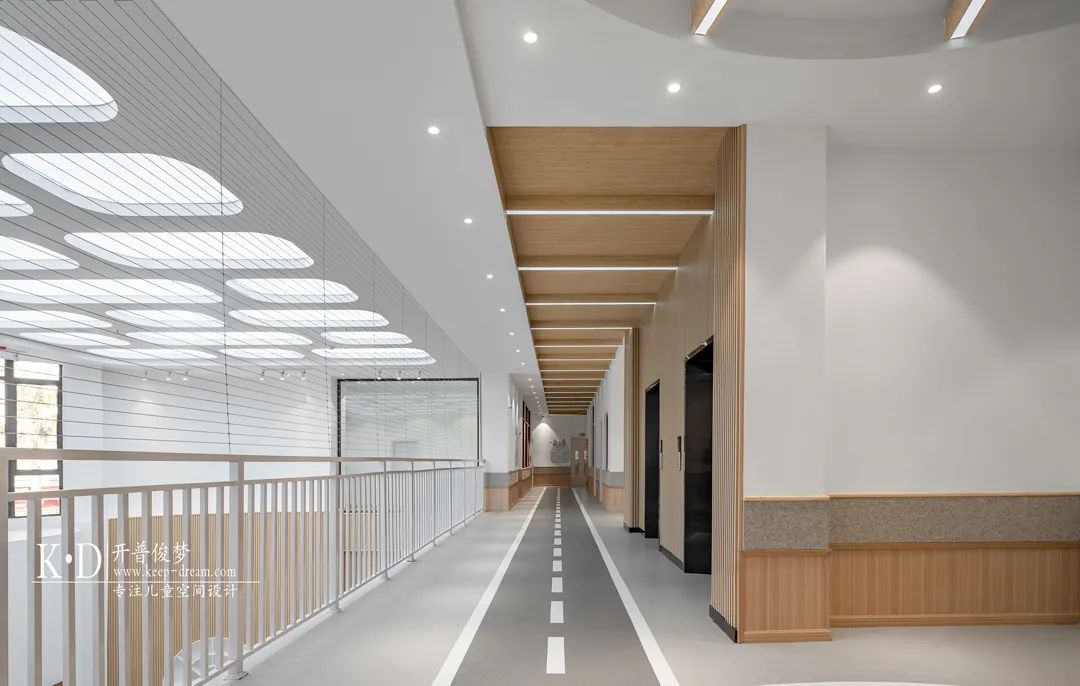 泉州金碧辉煌的幼儿园,泉州幼儿园空间设计效果图