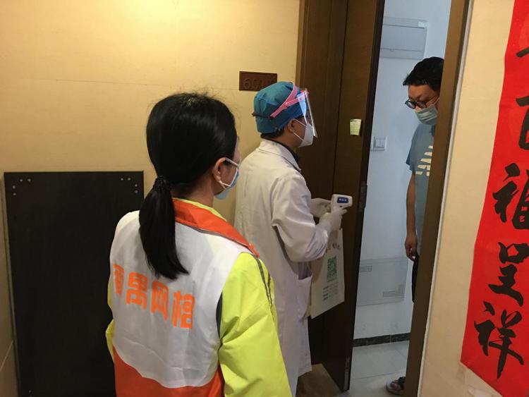 番禺｜“硬核”好家风！大龙街网格员杨伟峰三口之家齐战“疫”