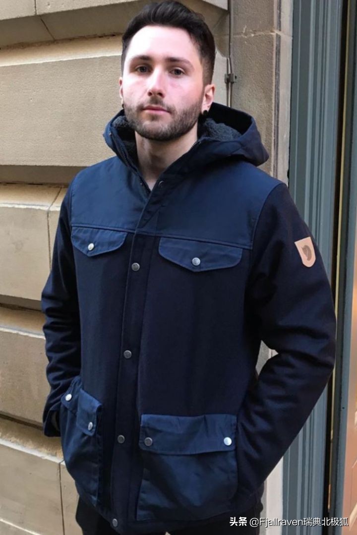 冲锋衣哪个比较适合年轻人穿,哪款冲锋衣比较好穿