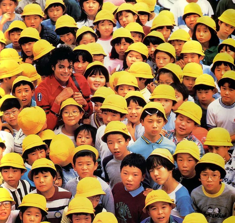 迈克尔杰克逊被误解的一生,迈克尔杰克逊惨痛的一生