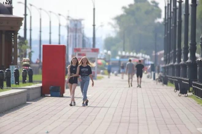 布市滞留国人获得信息难，商户赚钱应远离*场赌**