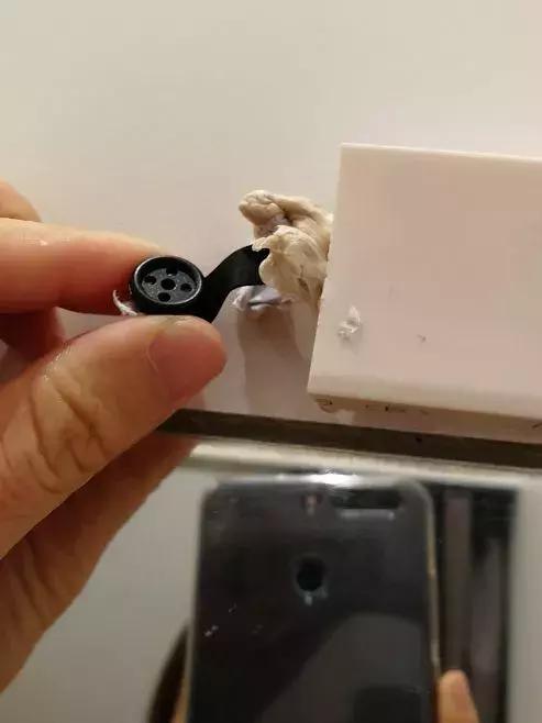 “不雅视频”曝出4年后，优衣库试衣间又炸了！为什么上头条的总是你？