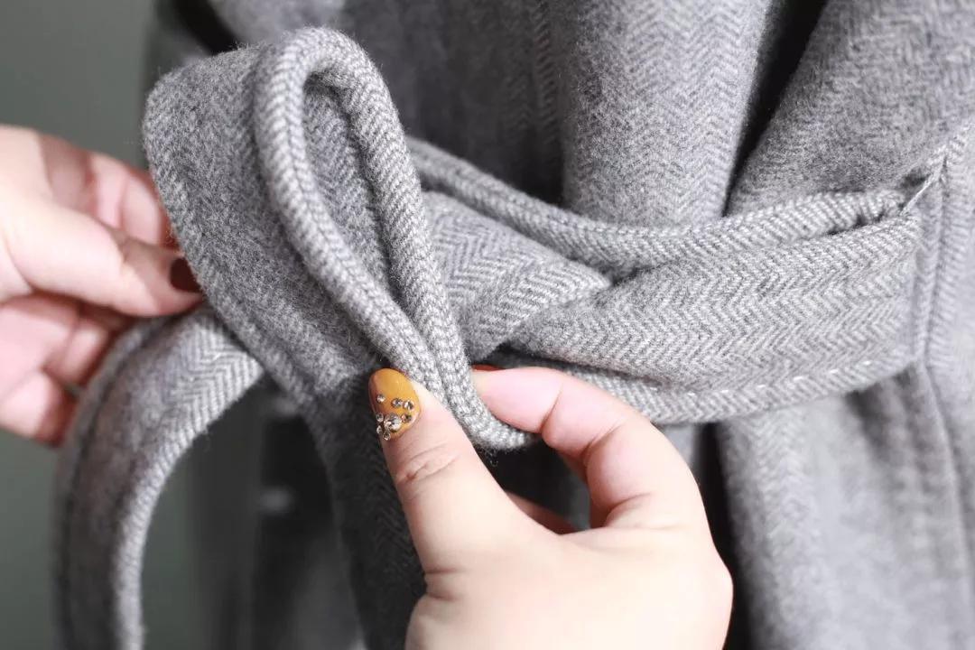 风衣后面的腰带怎么系才好看,风衣后面的腰带怎么系韩版