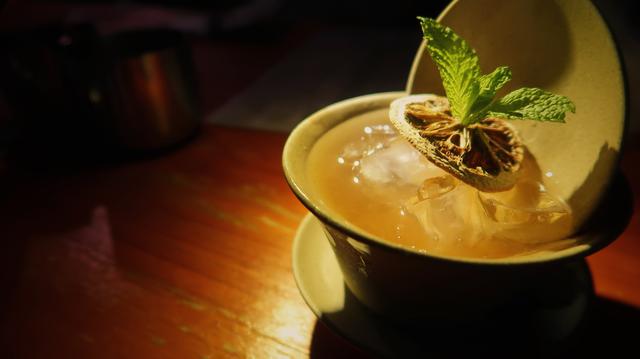 脸颊泛红毛孔粗大暗沉,脸颊泛红发烫毛孔扩张