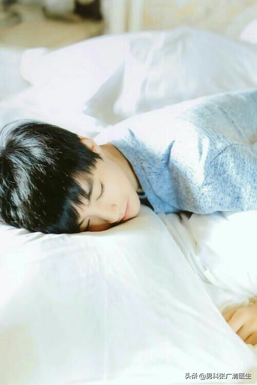 男生发育胸大怎么样锻炼,男的胸发育能不能缩小