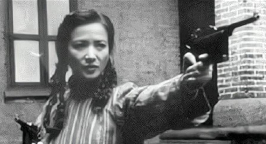 1953年，贵州女匪首被捕，参谋长询问主席意见，毛主席：放了她吧