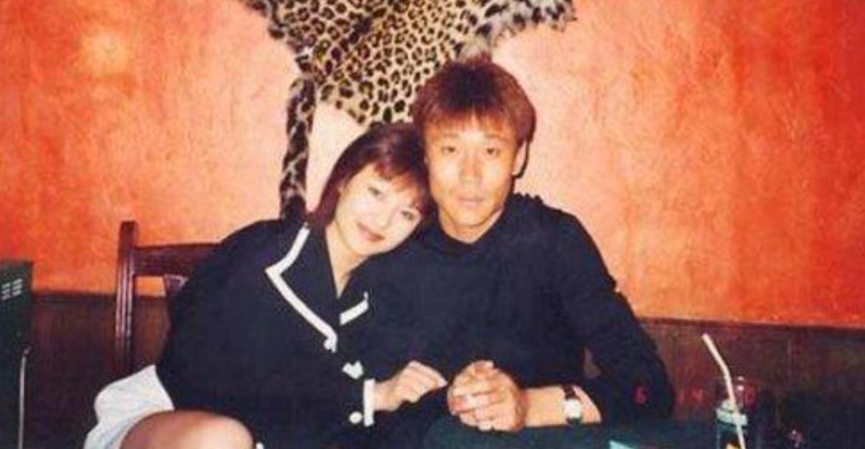 让那英苦恋10年，两个女人为他未婚生子，如今的高峰怎么样了？