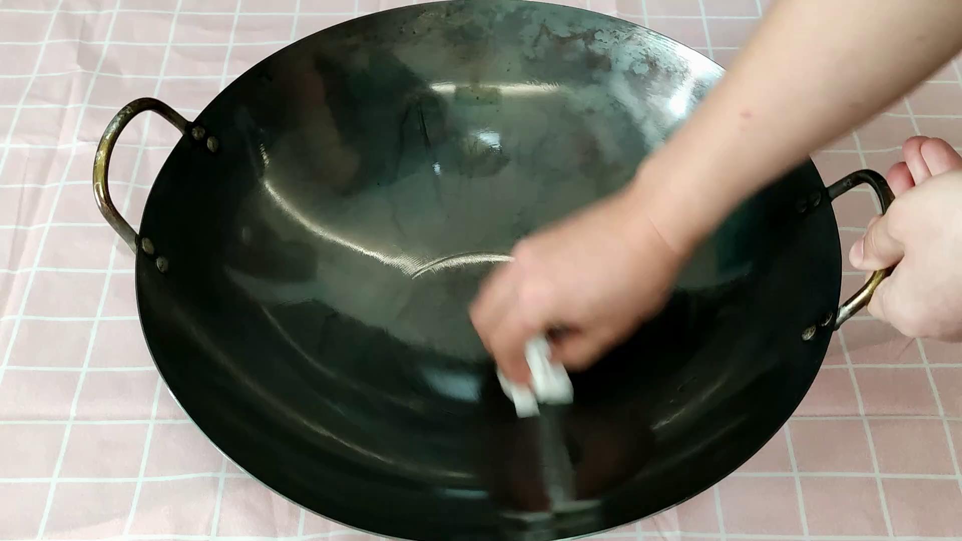 有不粘涂层的铁锅要不要开锅,旧铁锅开锅正确方法不粘锅