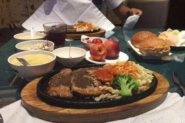 吃西餐时，看到桌上的“可可粉”别乱吃，否则可能会被笑话的