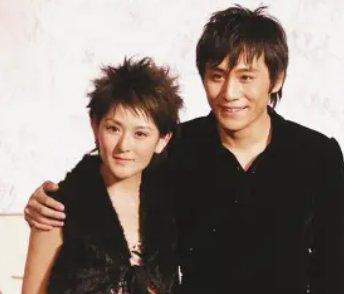 刘烨谈谢娜刘烨和谢娜在机场相遇,谢娜陪伴刘烨六年最终还是分开