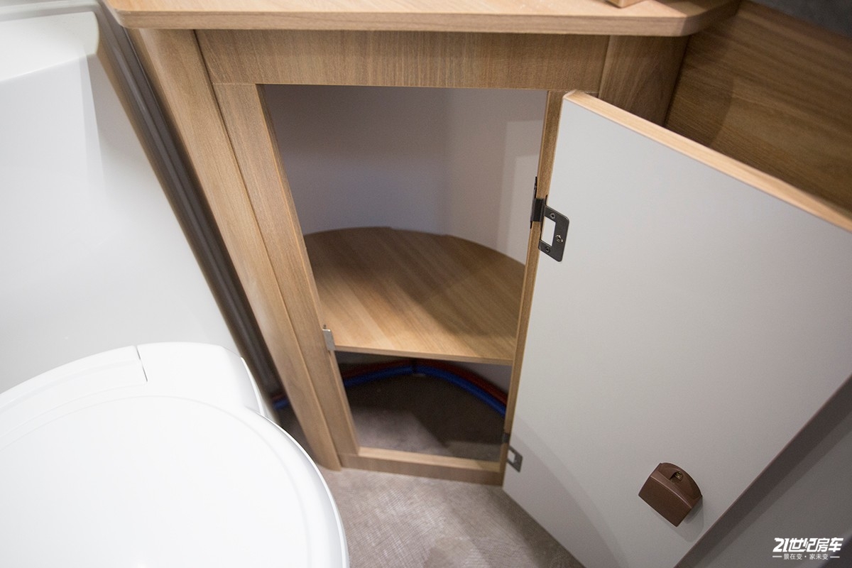 英国百丽d4,发现4拖挂式房车