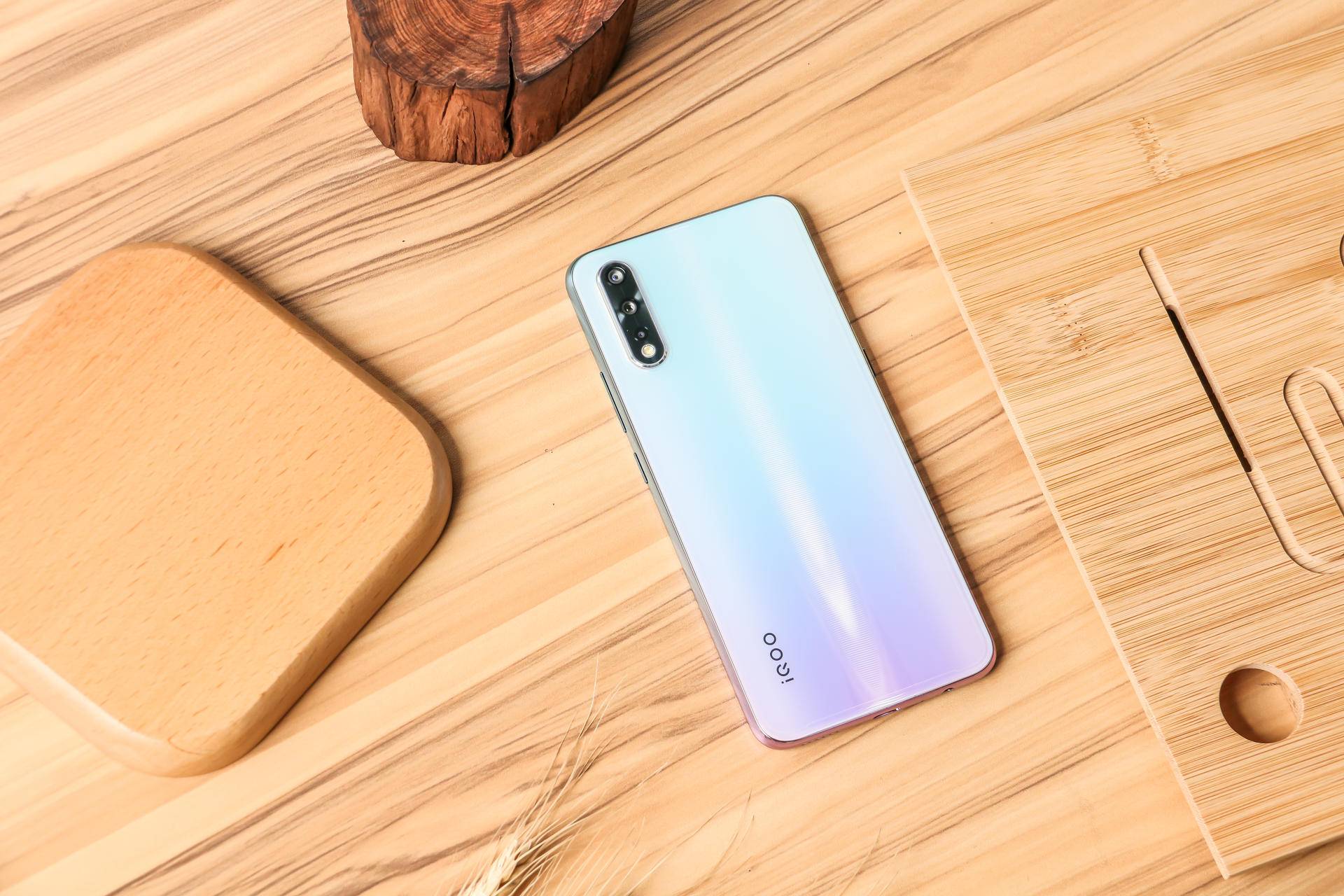 iQOONeo855版冰岛极光有多优秀？看冰岛居民怎么说