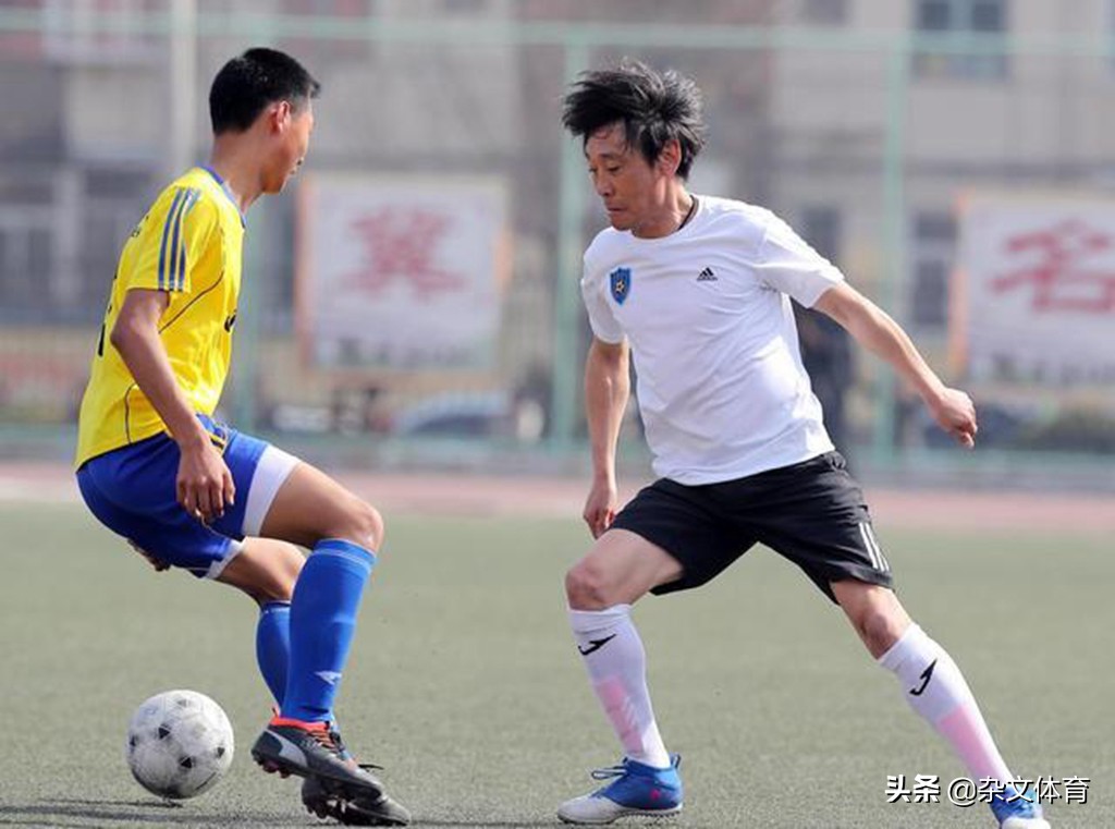 50岁前国脚改过自新！出狱后创办足球俱乐部，前妻是歌坛天后