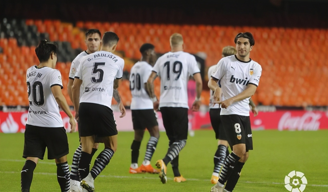 皇马后卫失误,皇马缺9号位问题严重