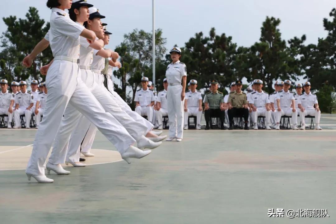后浪奔涌在时代的潮流里,后浪奔涌而来