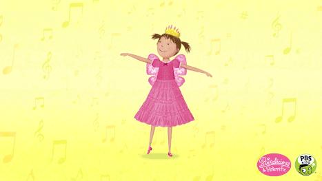 我带身高155的同事来到童装部，结果她逛疯了……