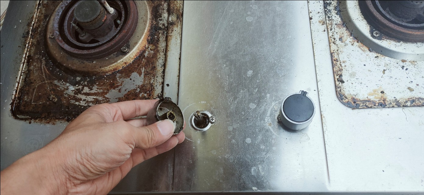 煤气灶松手就灭火怎样修理,煤气灶点着火老是灭怎么快速解决