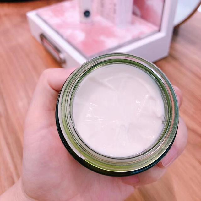 18岁面霜推荐排行榜第一名,修护紧致提拉滋润保湿好用的面霜