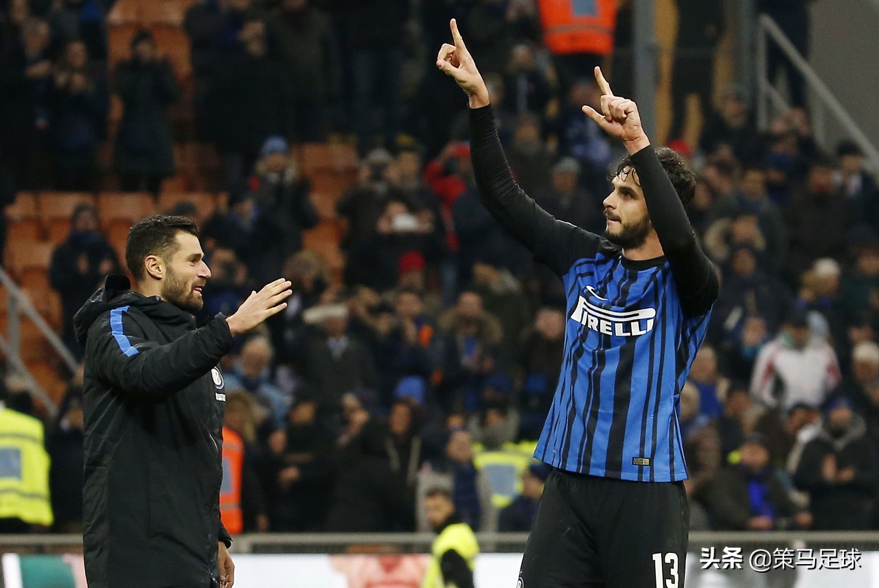 2弟汗颜吗!国米前队长进球疯狂拍队徽庆祝当年袖标被扒毫无怨言